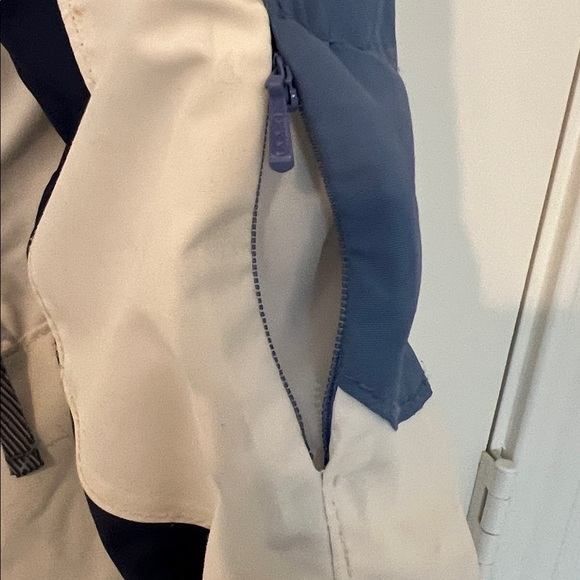 Columbia jacket. - Picture 8 of 16